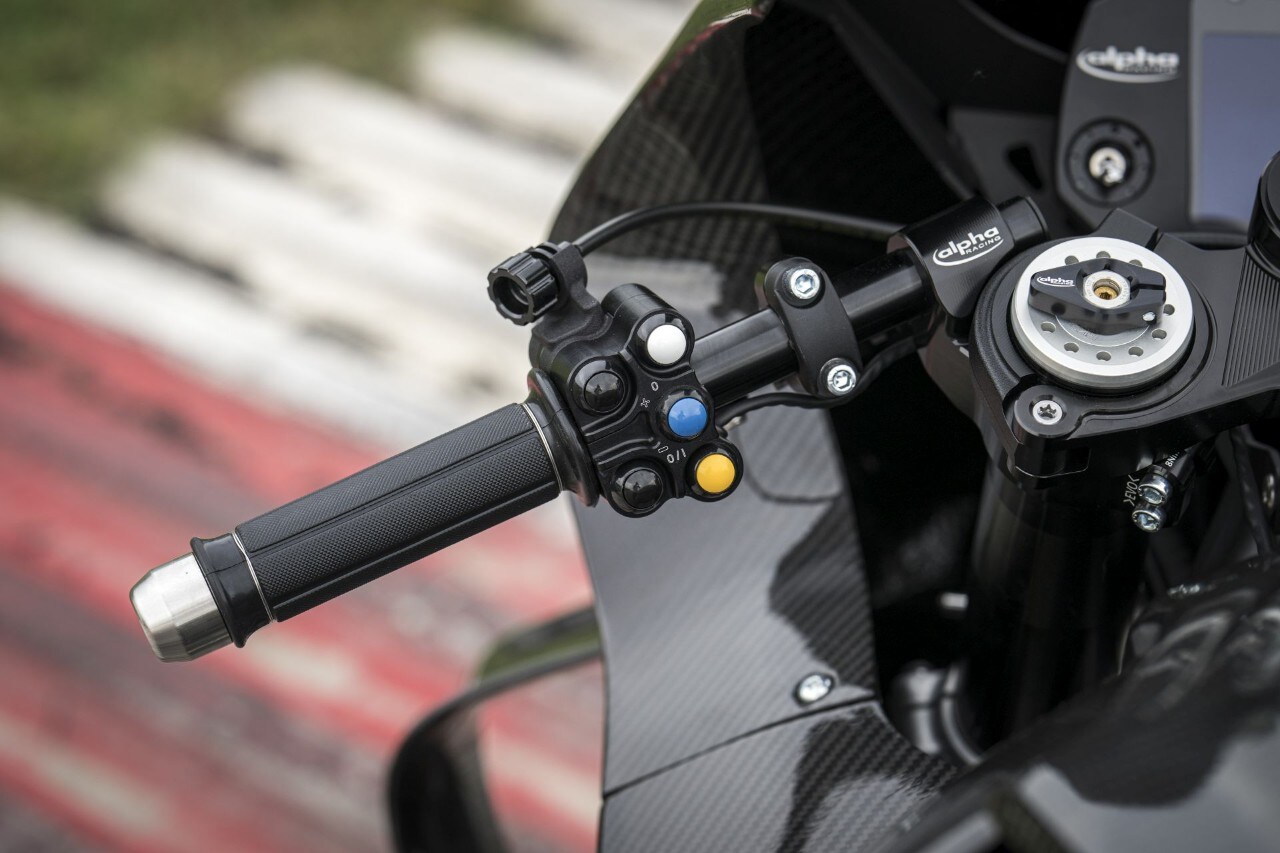 DueruoteTG #238 - Abbiamo guidato in pista la BMW che corre in SBK! 